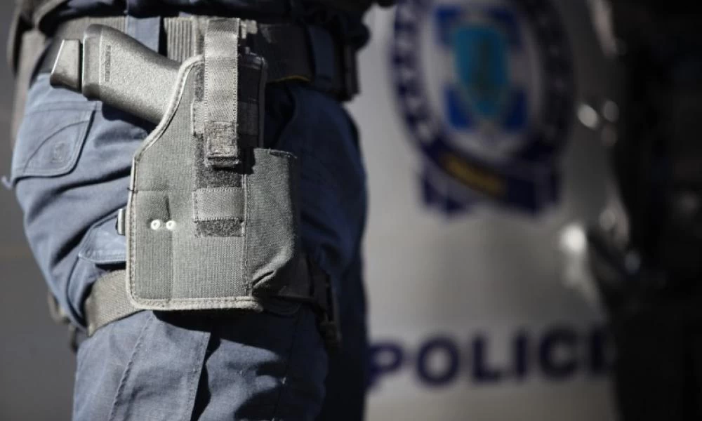 Έκλεψαν όπλο αστυνομικού στα Εξάρχεια